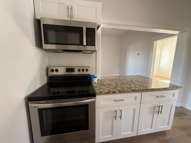 Building Photo - 105 S Magnolia St