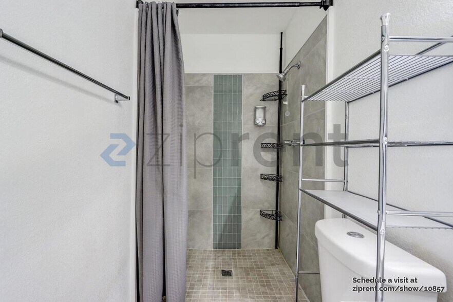 Building Photo - Unit