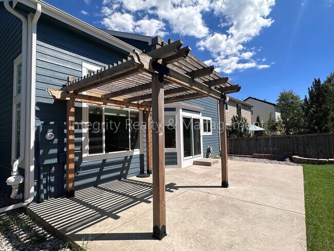Building Photo - 10163 Foxridge Cir