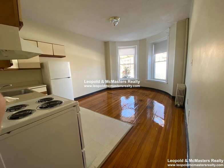 Primary Photo - 1114 Commonwealth Ave