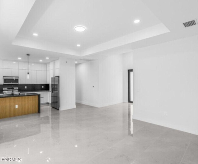 Building Photo - 1105 Jaguar Blvd