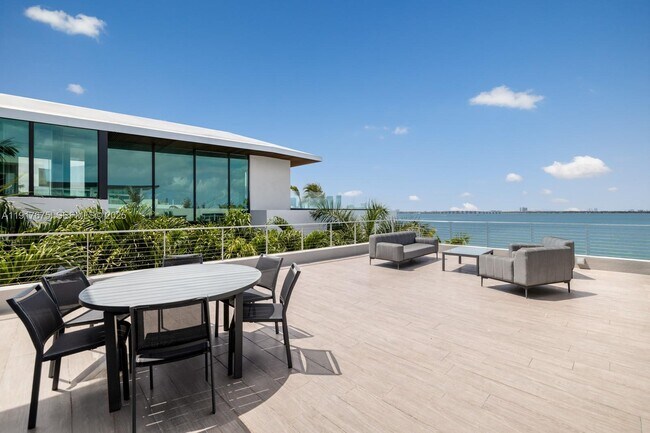 Building Photo - 1379 N Venetian Way