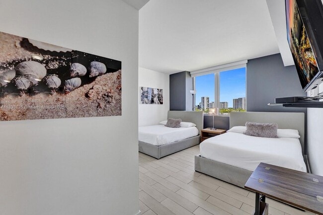 Building Photo - 2600 E Hallandale Beach Blvd