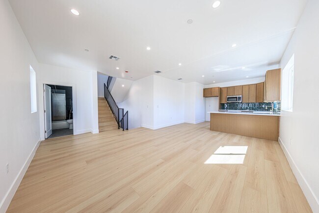 Building Photo - Luxury Never Before Lived in Townhomes!