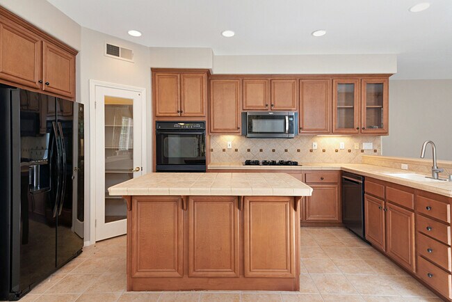 Building Photo - 1595 Archer Rd