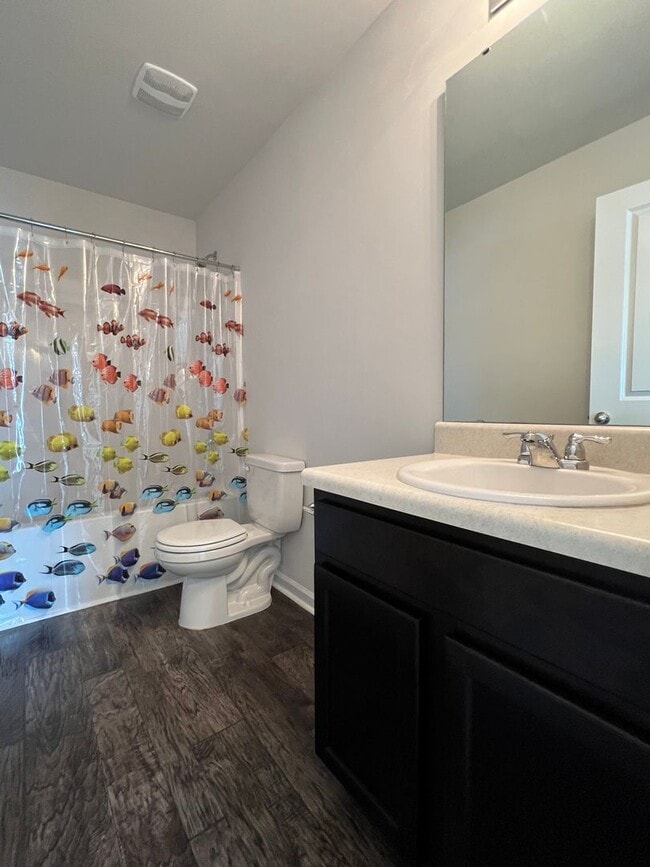 Building Photo - Nice on New Home Place