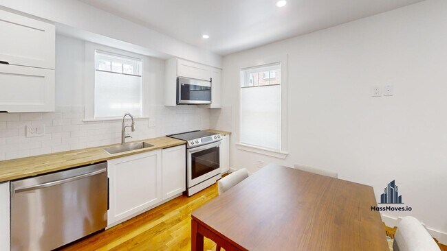 Building Photo - 36 Shepard St