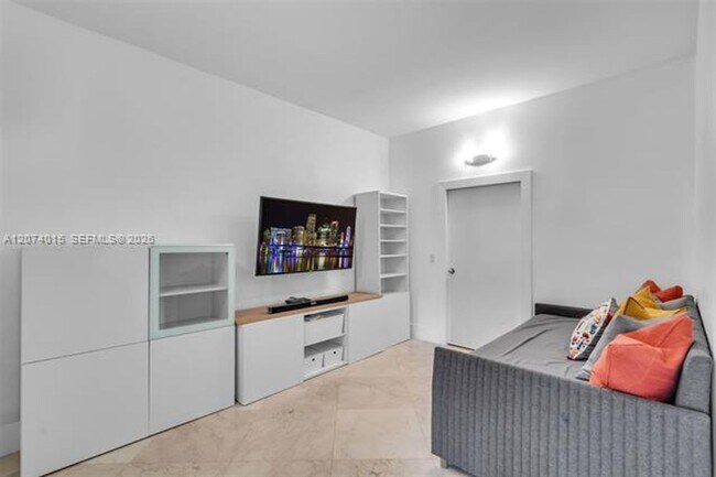 Building Photo - 251 Crandon Blvd