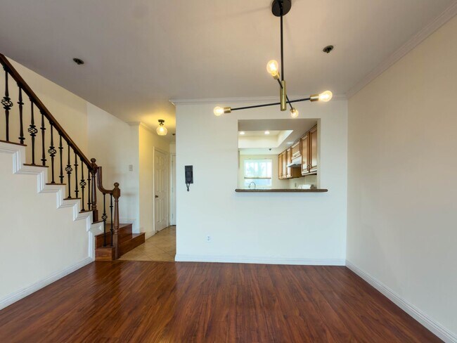 Building Photo - 315 Cameron Pl