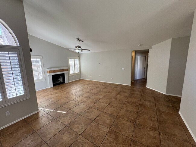 Building Photo - 3 Bedroom - 2 Bath - 1515 Sq. Ft. - in Gil...