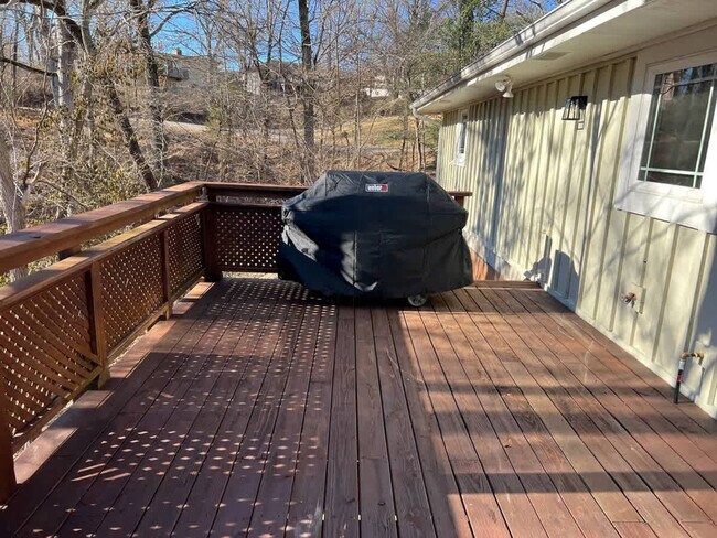 Building Photo - 1906 Almand Dr