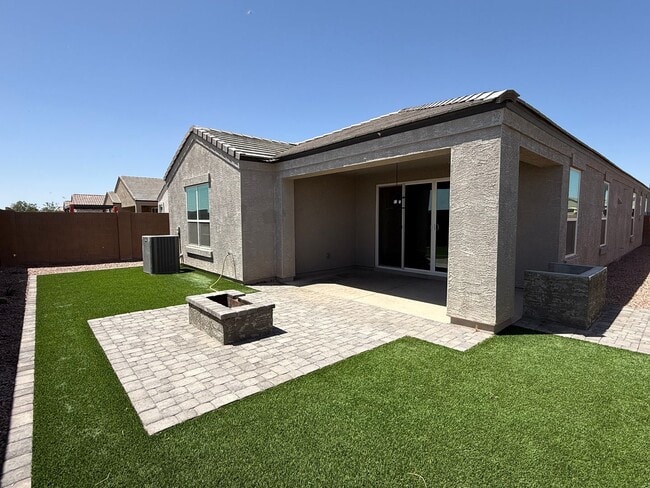 Building Photo - Beautiful Newer 4 Bedroom 3 Bathroom Anthem at Merrill Ranch Home!
