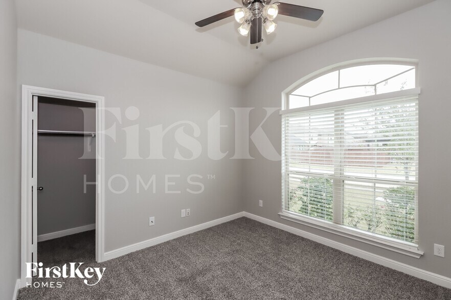 Building Photo - 15007 Appian Oak St