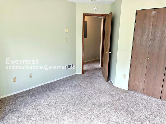 Building Photo - 1301 University Ave