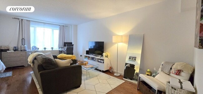 Primary Photo - 225 8th Ave