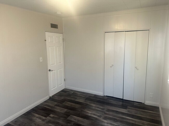 Building Photo - NLV!! Single Story!! 3 Bedrooms!! Carport!...