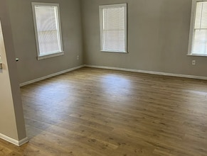 Building Photo - 1809 W 16th St