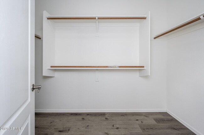 Building Photo - 3816 S Nantucket Dr