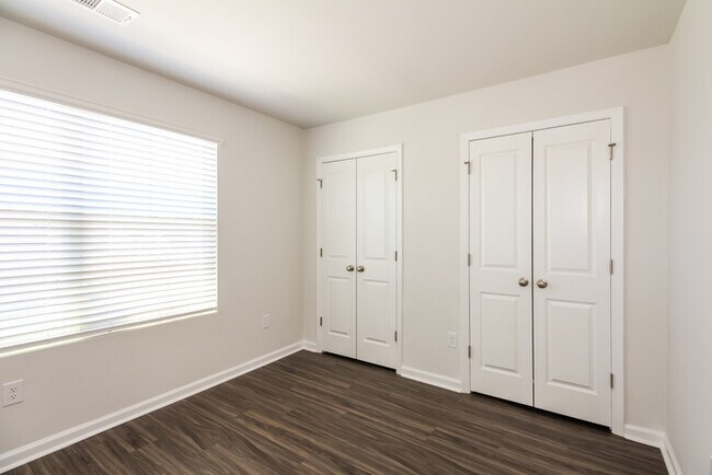 Building Photo - Beautiful New Construction, 15 Minutes to ...