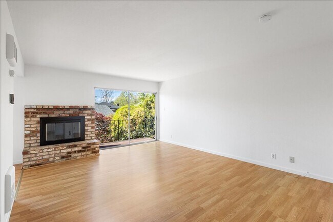 Building Photo - 2118 Alameda Ave