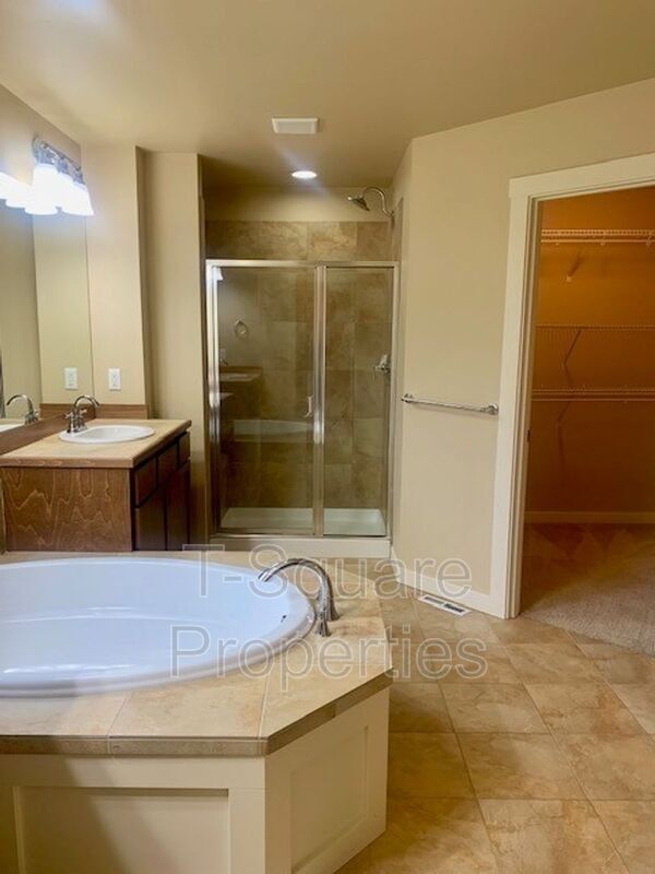 Building Photo - 10218 242nd Ave NE