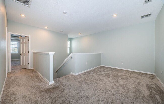 Building Photo - Large 3/3/2 Townhome Carrollwood