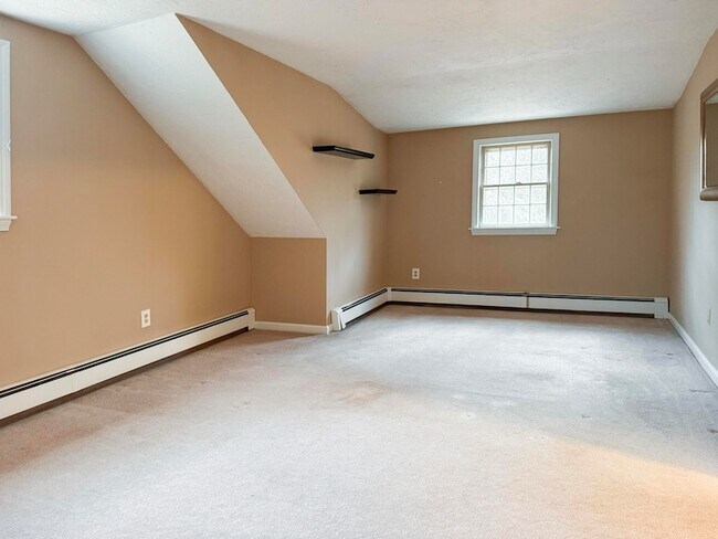 Building Photo - 33 Green House Rd