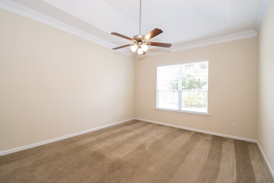 Building Photo - 2817 Alaskan Way