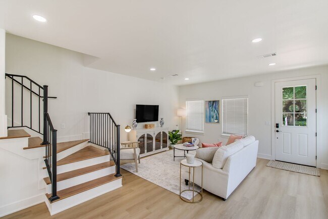 Building Photo - 1107 W 9th Ave