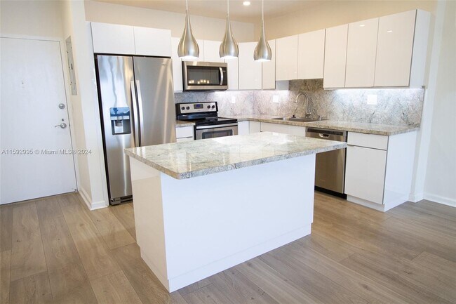 Building Photo - 3725 S Ocean Dr