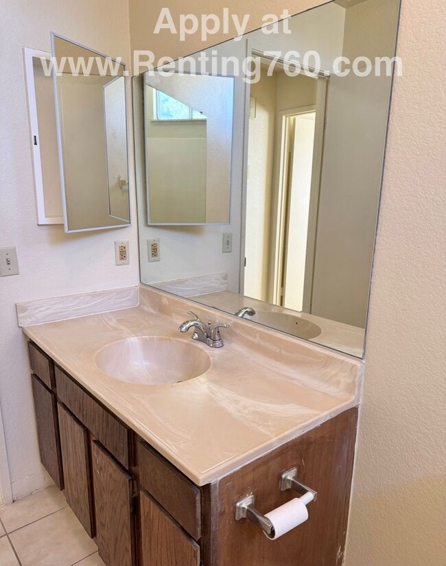 Building Photo - Spacious 2 Bed 1 Bath Home With Indoor Laundry Room