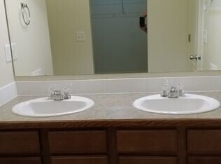 Building Photo - Boise, 3Bd/2Bth/3Car, 1554Sqft, Dishwasher, Washer and Dryer Hook up, Fenced, Community Park and ...