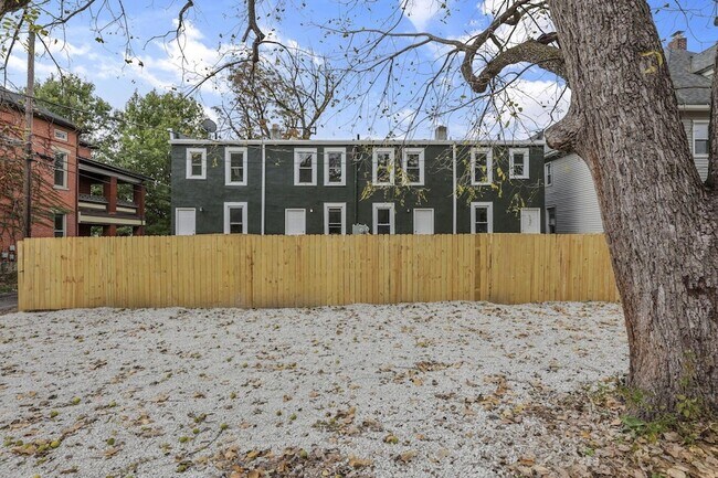 Building Photo - 2486 Findley Ave