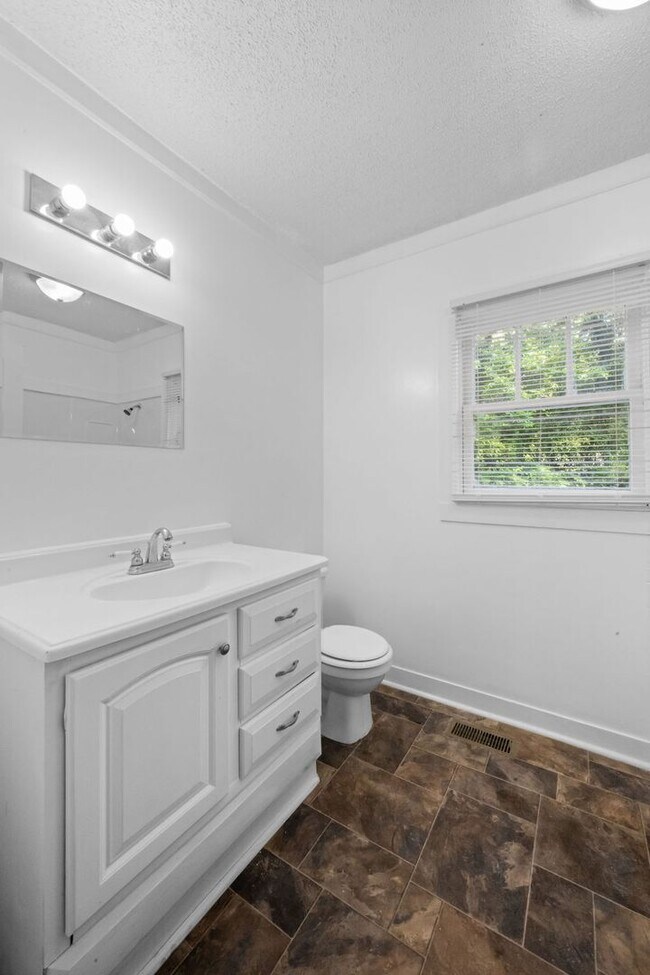 Building Photo - 3 bedroom 1 bath home for rent in Glencoe.