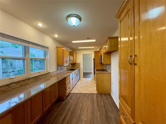 Building Photo - 7511 La Avenida Dr