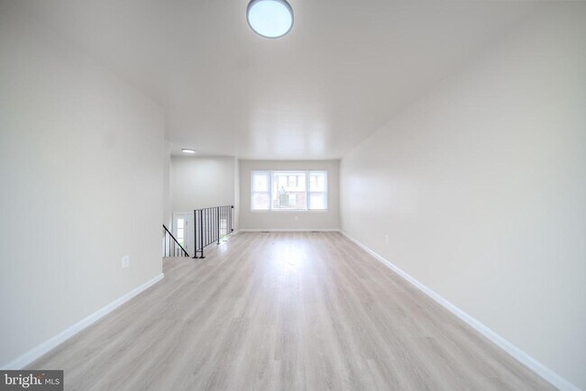 Building Photo - 11209 Caroline Ave