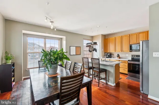 Building Photo - 124 Penwick Cir