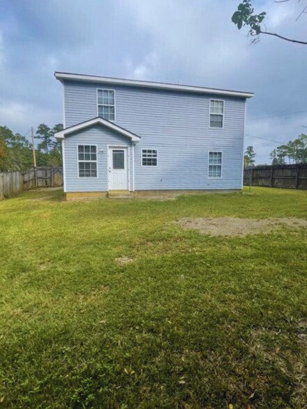 Large fenced in yard - 10323 Daisy Vestry Rd