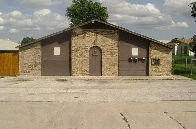 Primary Photo - 2214 Wheeler Ave