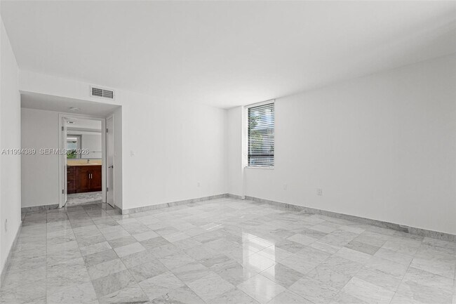 Building Photo - 5845 Collins Ave
