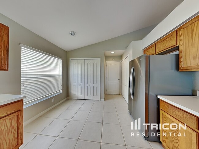 Building Photo - 31136 Whinsenton Dr