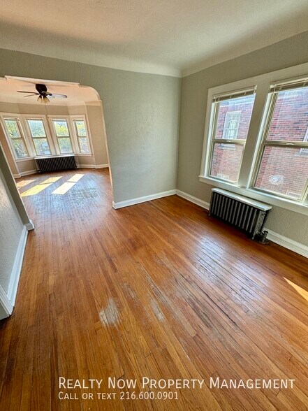 Building Photo - 2976 S Moreland Blvd