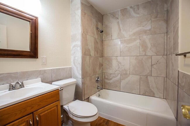 Building Photo - 1412 Hartford Rd