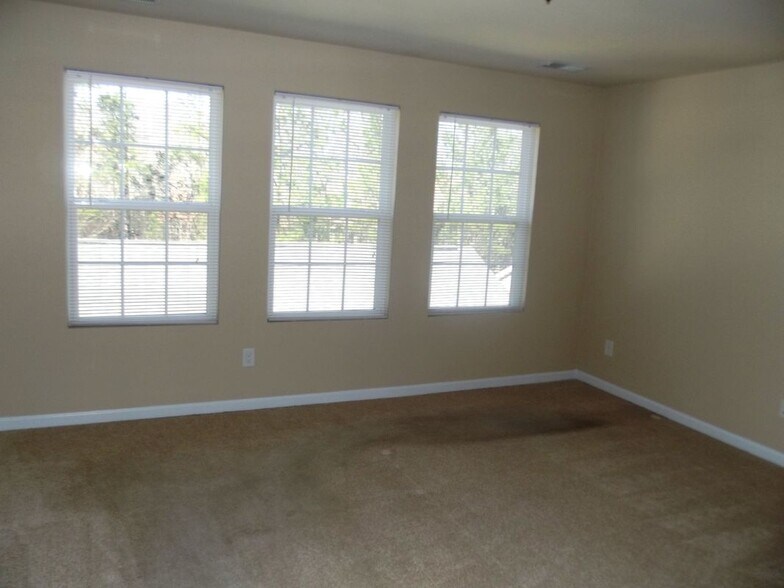 Building Photo - 9982 Evergreen Terrace Drive