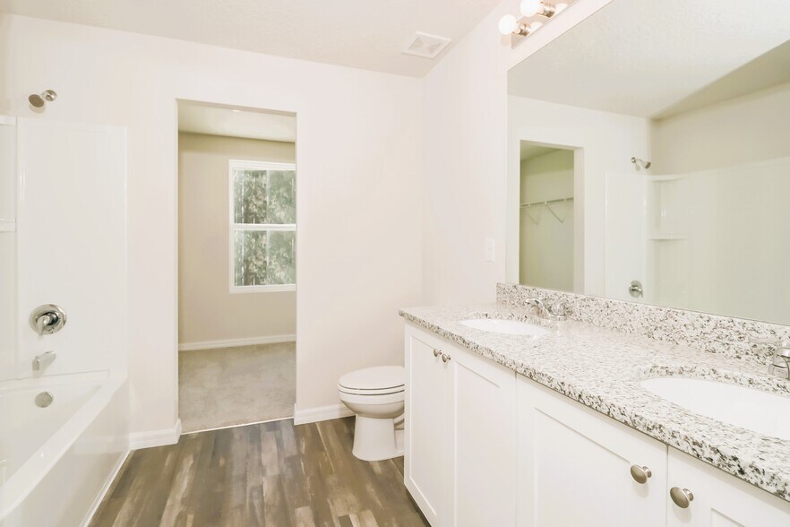 Building Photo - 2922 W Higgins Pl