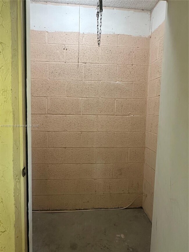 Building Photo - 906 Coral Club Dr