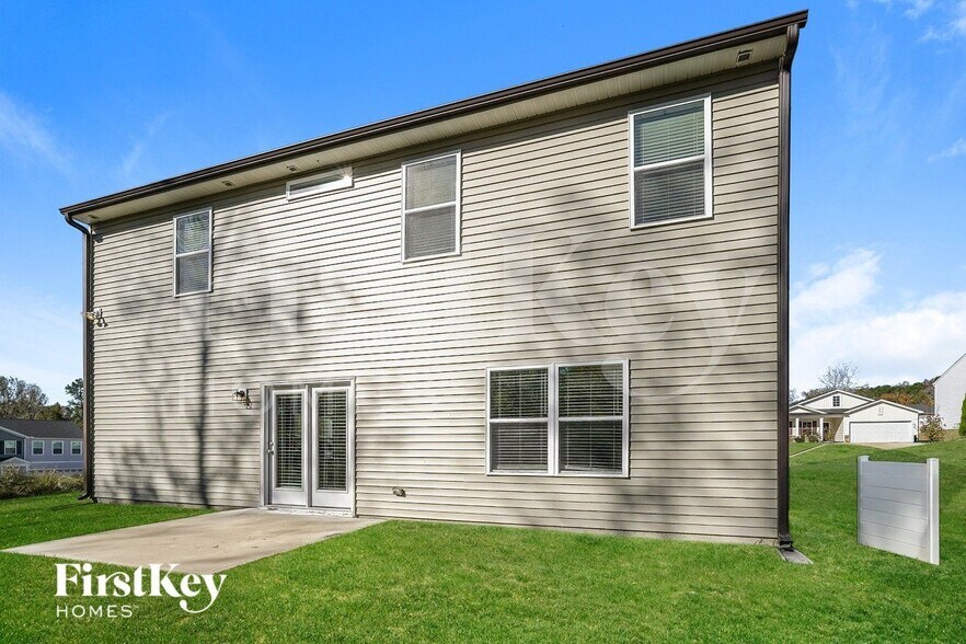 Building Photo - 3710 Streamside Dr