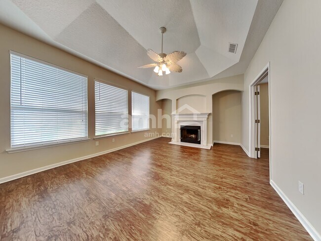 Building Photo - 11753 Donato Dr