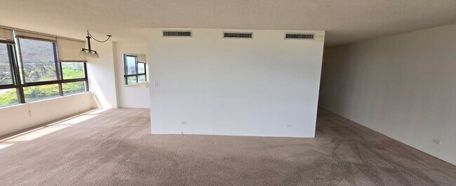 Building Photo - 2 Bedroom Corner Unit with 2 Side-by-Side Covered Parking Stalls in Hawaii Kai