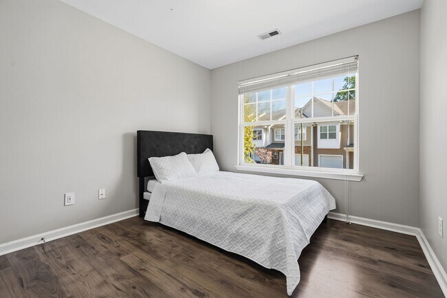 Building Photo - 1326 Stone Manor Dr